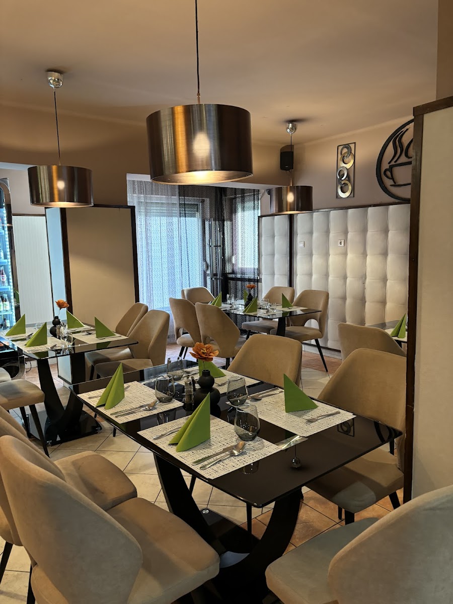 Café Vya Étterem És Bowling Club